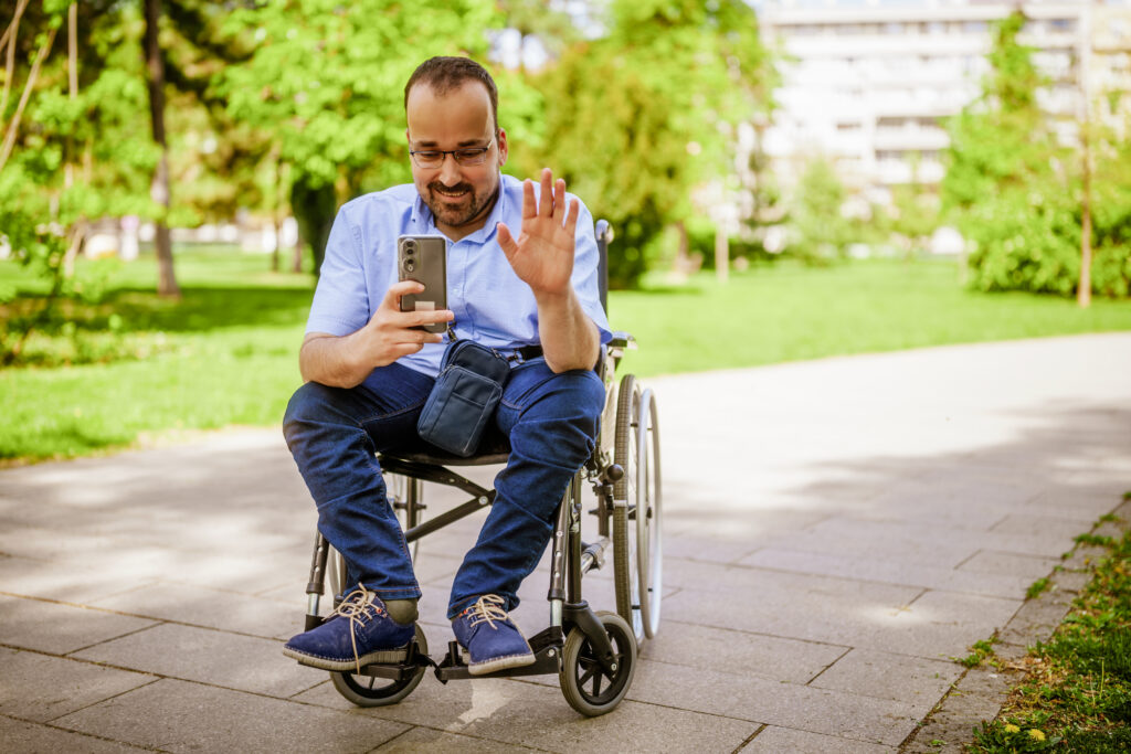 O Impacto do 5G na Acessibilidade: Mais Autonomia para Pessoas com Deficiência man in wheelchair 2025 03 08 07 15 37 utc